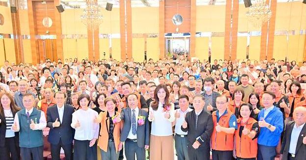 就在刚刚，中国国民党主席郑丽文发表声明，

4月16日，面对岛内高龄化及少子化问