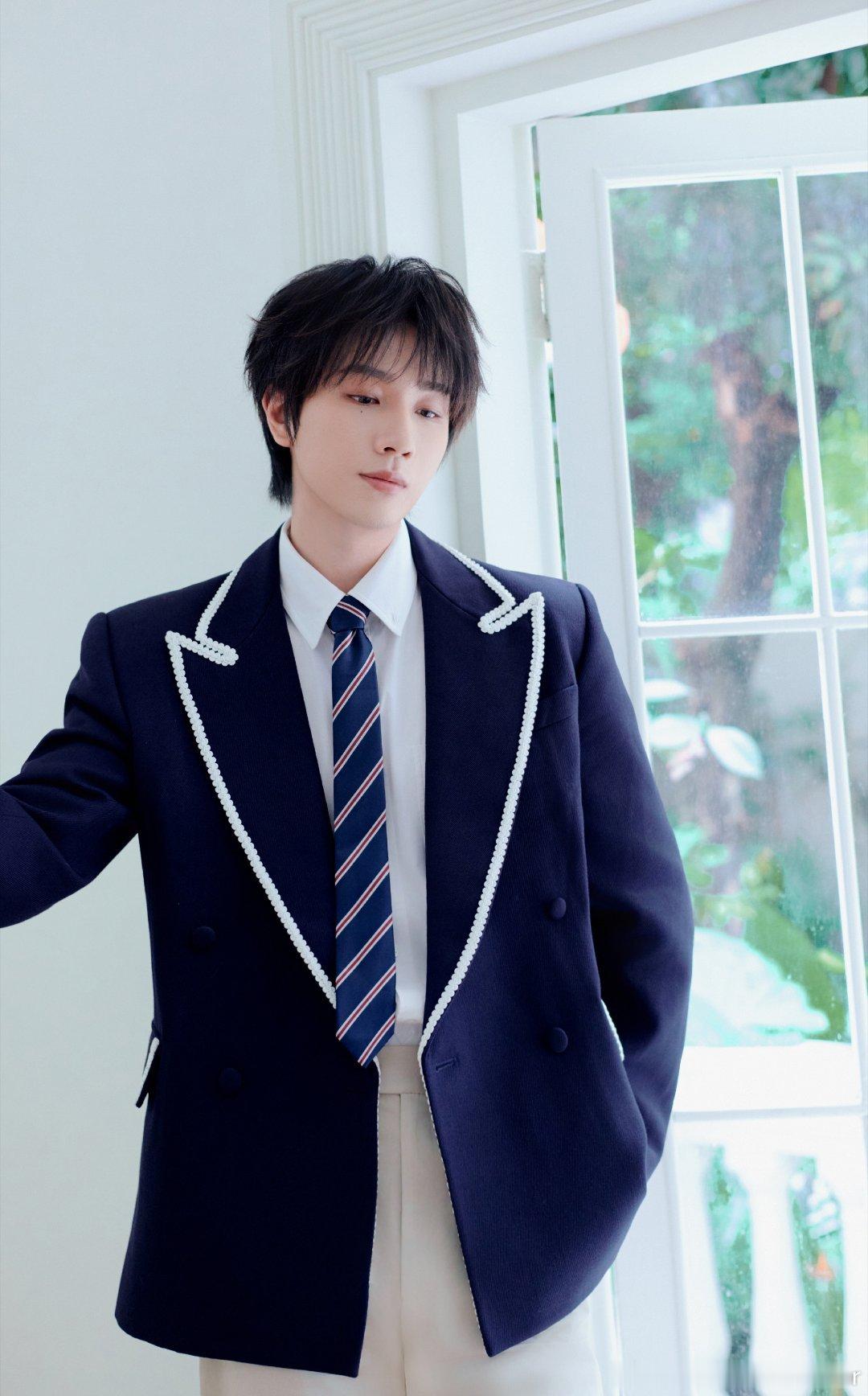 李宏毅揽流光三千 lhy李宏毅阴长黎𝐄𝐦𝐛𝐫𝐚𝐜𝐞 𝐲𝐨𝐮 