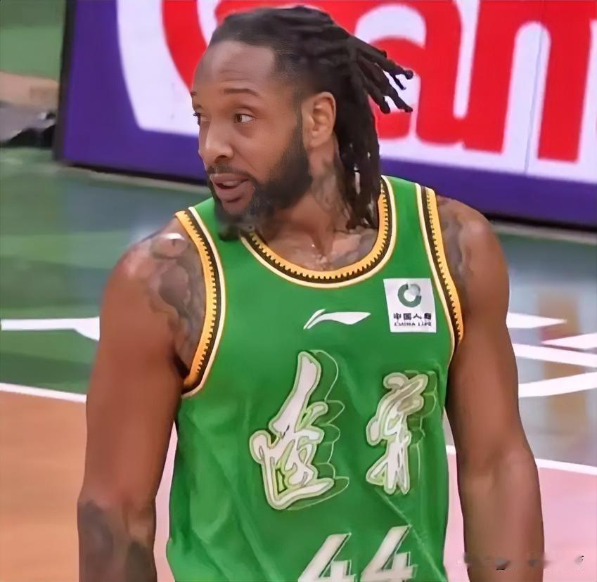 威尔斯真的尽力了，辽篮现在沦落到只有靠他一个人硬撑。那么其他球员的表现如何呢？