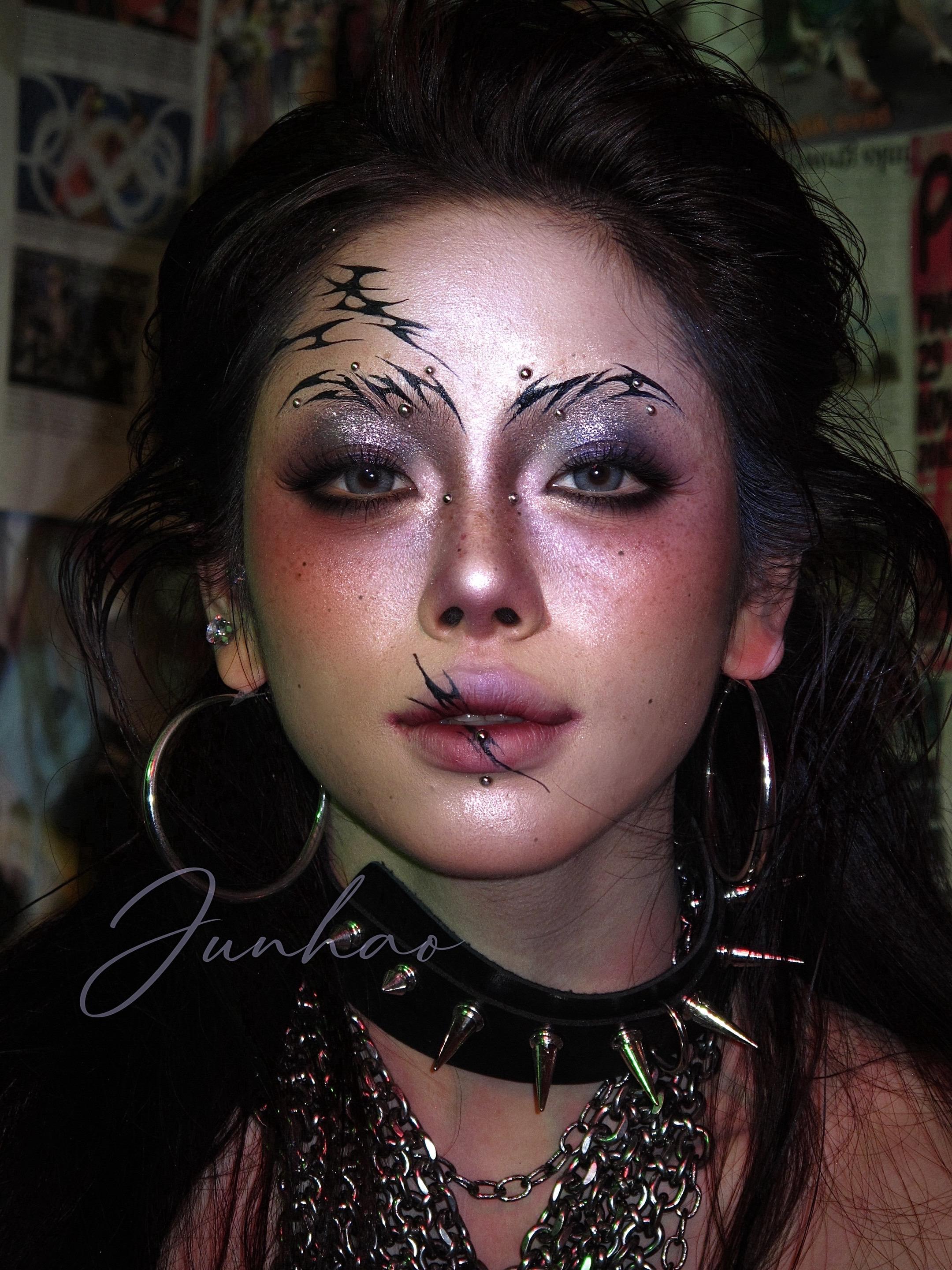 十字门徒。酣畅淋漓的画了一次 画的爽爽的 最近有点爱上遮眉