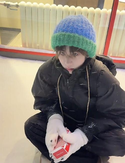 镜头前的罗雪妍笑眼清甜，是观众熟悉的《爱回家》里的Gigi，镜头外她把一天拆成四