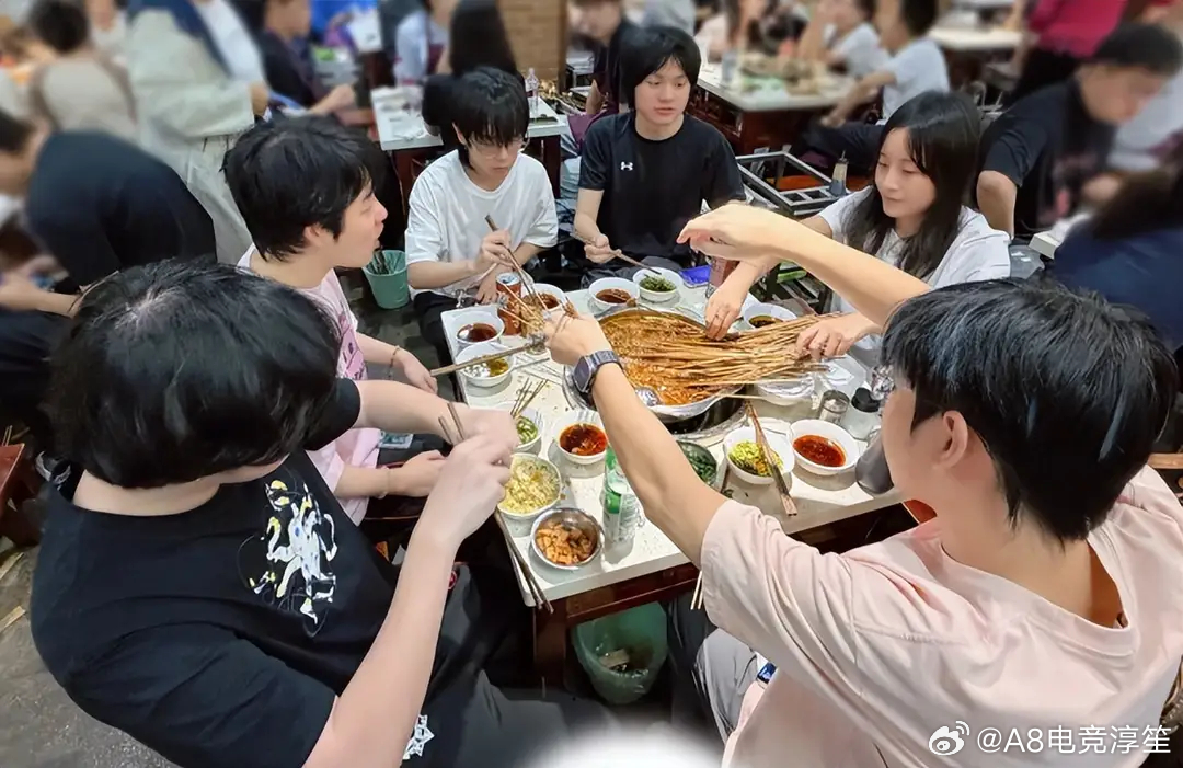 长生爸爸赛前放狠话！直播提前开香槟，断言AG必进年总决赛，粉丝慌了神KPL赛事资
