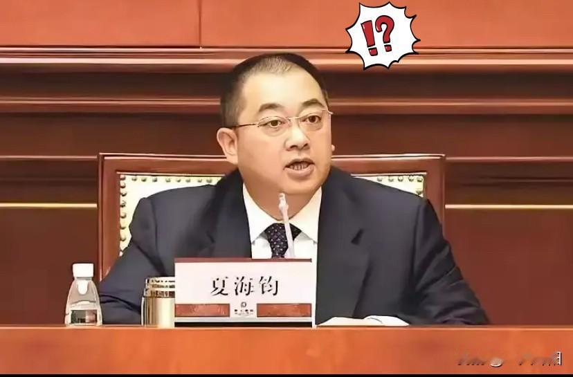 许家印被判刑了，但是许家印的老婆和许家印“二号人物”夏海钧却不在国内，他们早早就