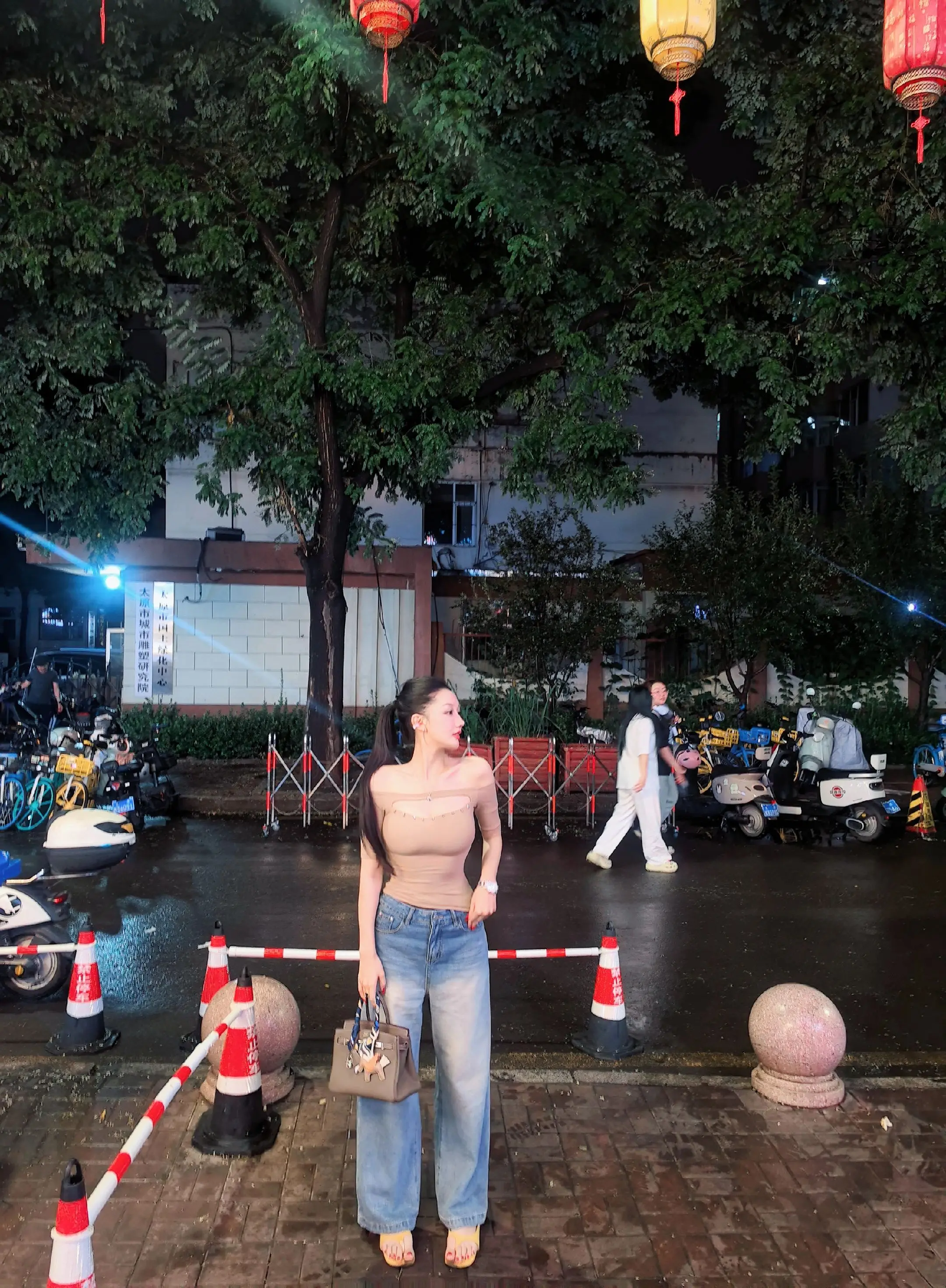 可以不要有那么多情绪吗 我们只是朋友