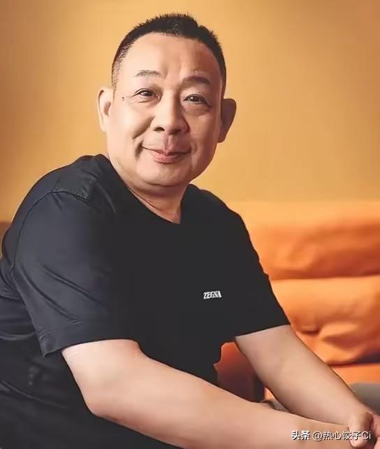 于东来正是一位有心怀格局的人！他曾对他的员工说，我多么希望每一位员工都有一个属于