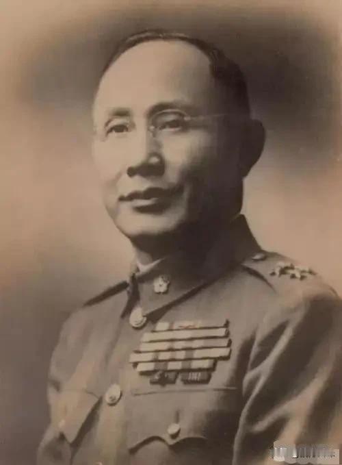 如果当初杜聿明坐飞机离开淮海战场并随蒋介石败退台湾，他会受到重用吗？个人认为不但