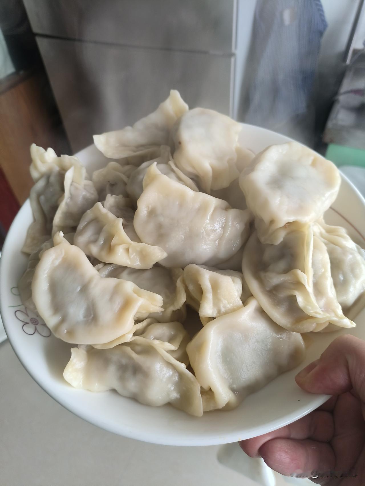 好不容易调休了一天，结果碰上下雨，那就只能在家待着，给家里人做点好饭。

想吃蒸