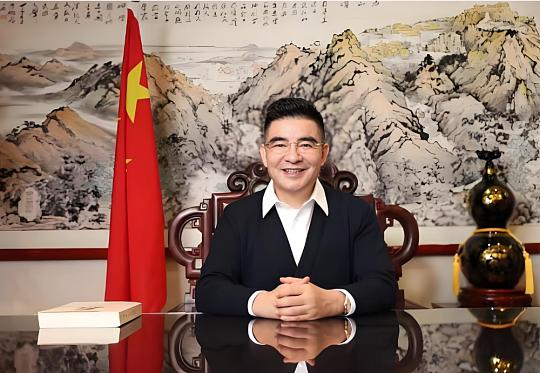 人间大爱 陈光标
 
陈光标深耕公益数十载，以真金白银践行慈善，长期为灾区、教育