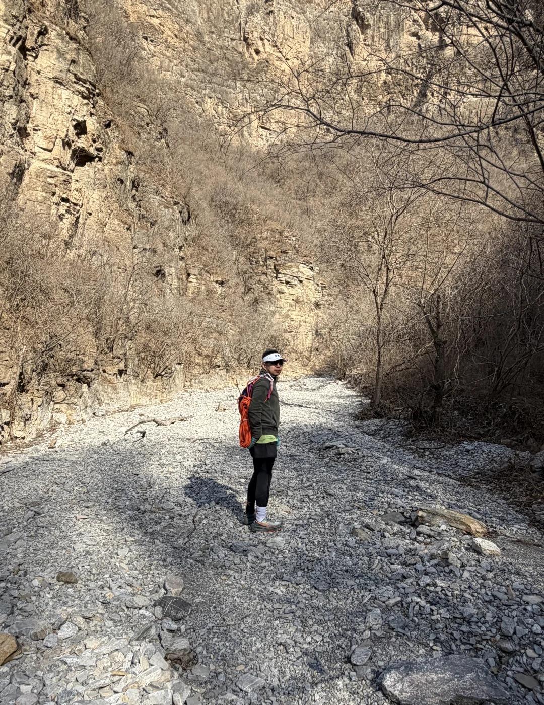 房山断崖徒步
京郊徒步天花板冻湖沟～天狼沟环穿
惊险刺激，不建议新人挑战。