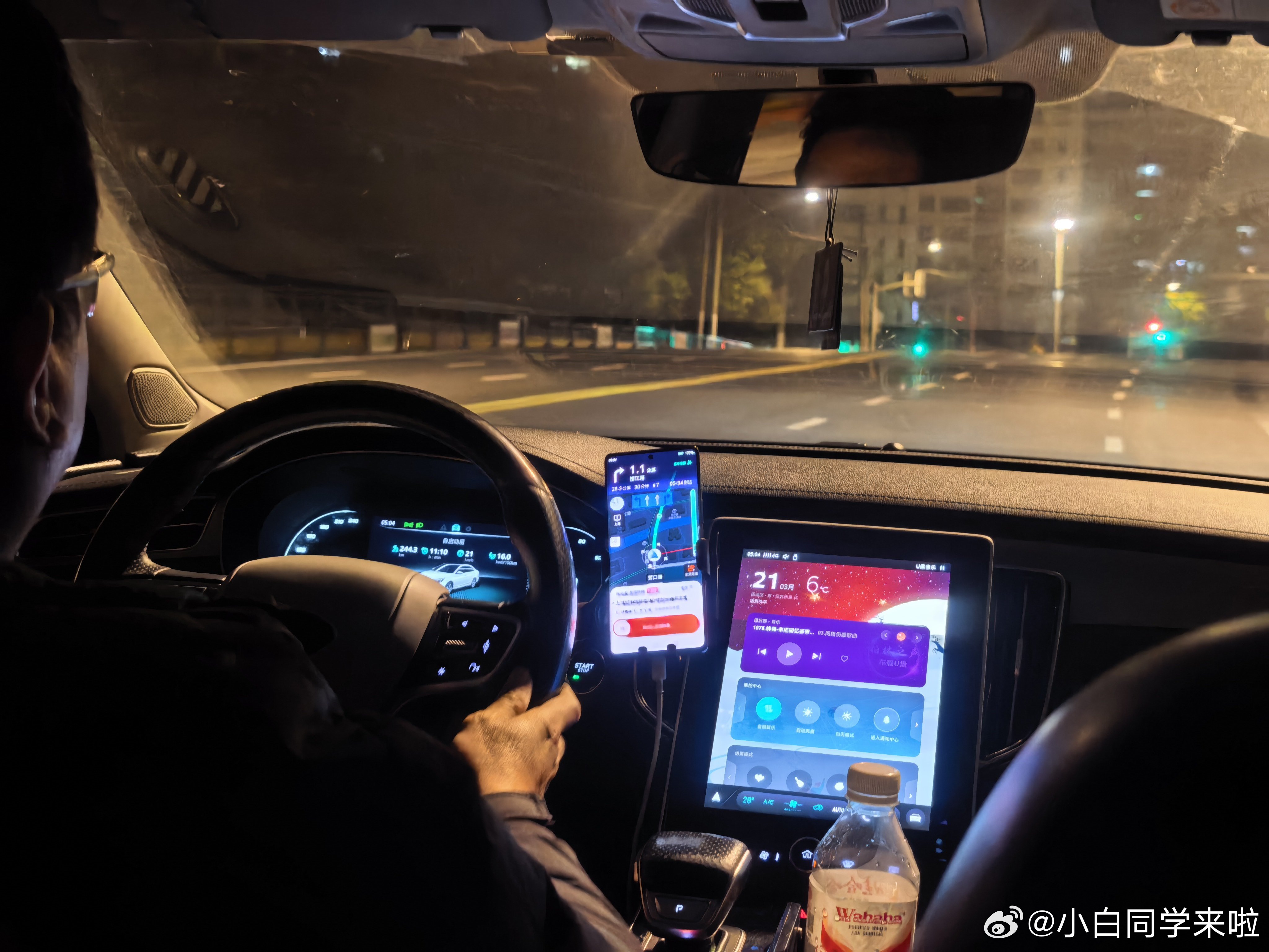 早啊，赶早班机回家陪孩子去。看了接下来十天的行程，每天都在出差的路上。 