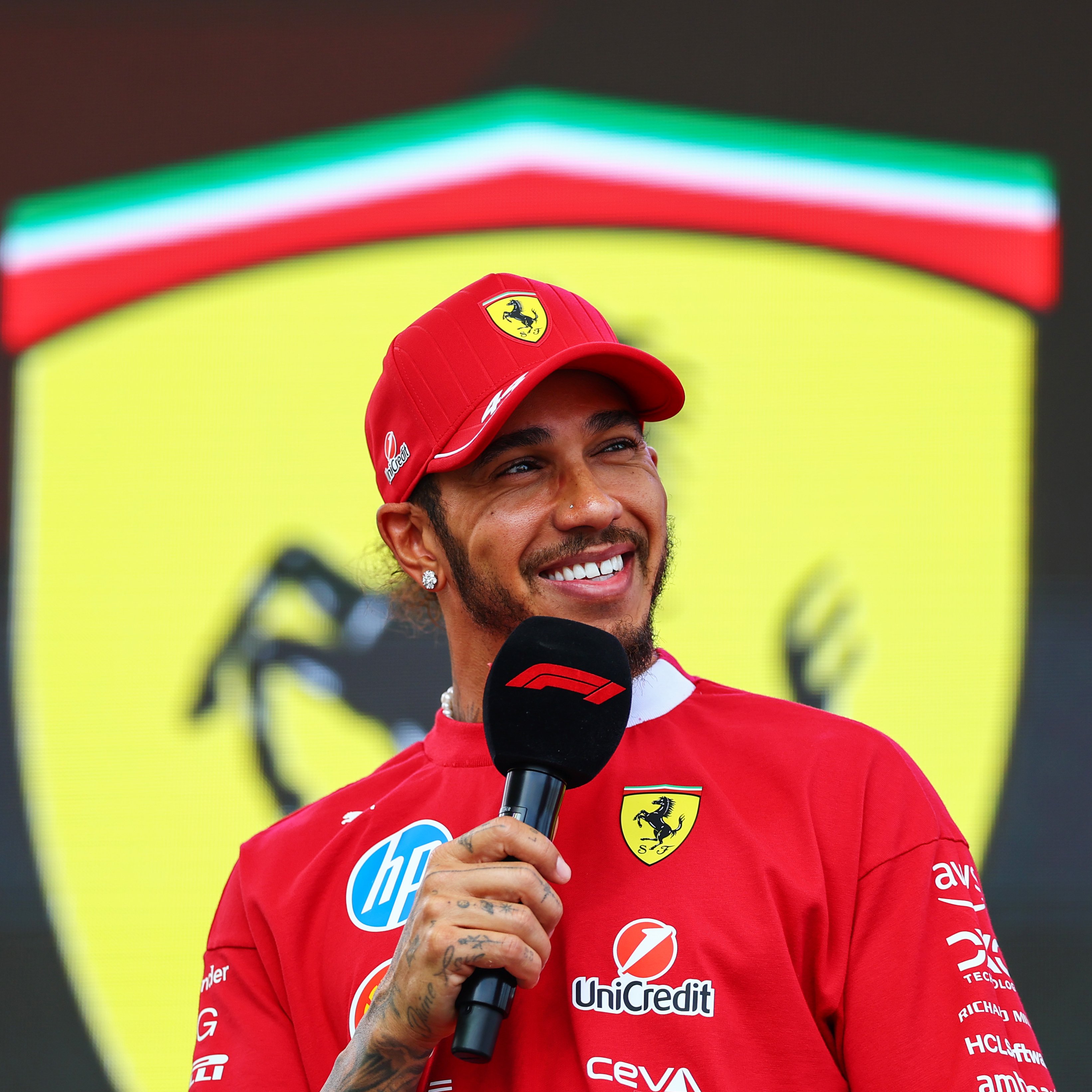 汉密尔顿41岁生日快乐！法拉利、梅奔等官方送祝福