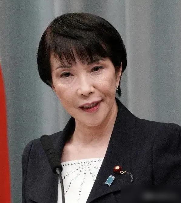 终于想起来了！

每次无尘看到高市早苗，总觉得她的气质似曾相识，但就是想不起来！