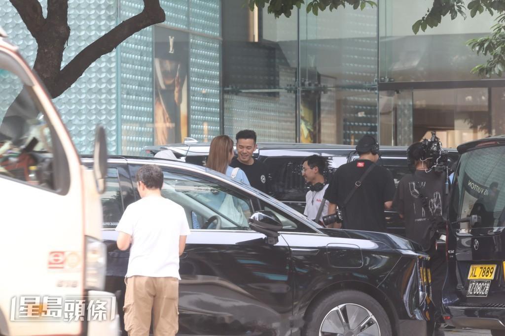 沈震轩陈敏之合体拍剧重现“使徒CP”现身闹市取景 吸引路人围观打卡 | 星岛头条