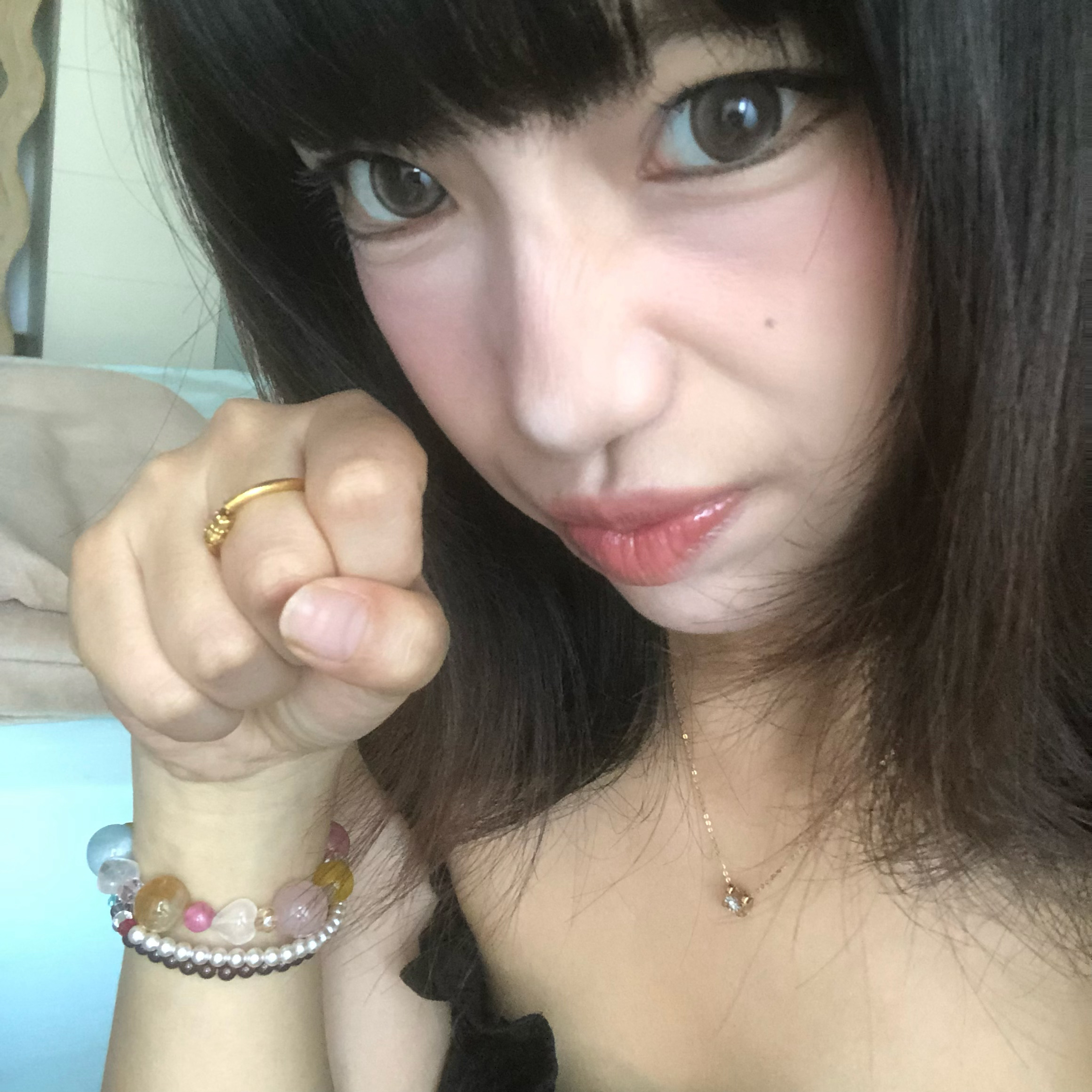 生活将我打倒 地上好烫 我又爬起来了… 