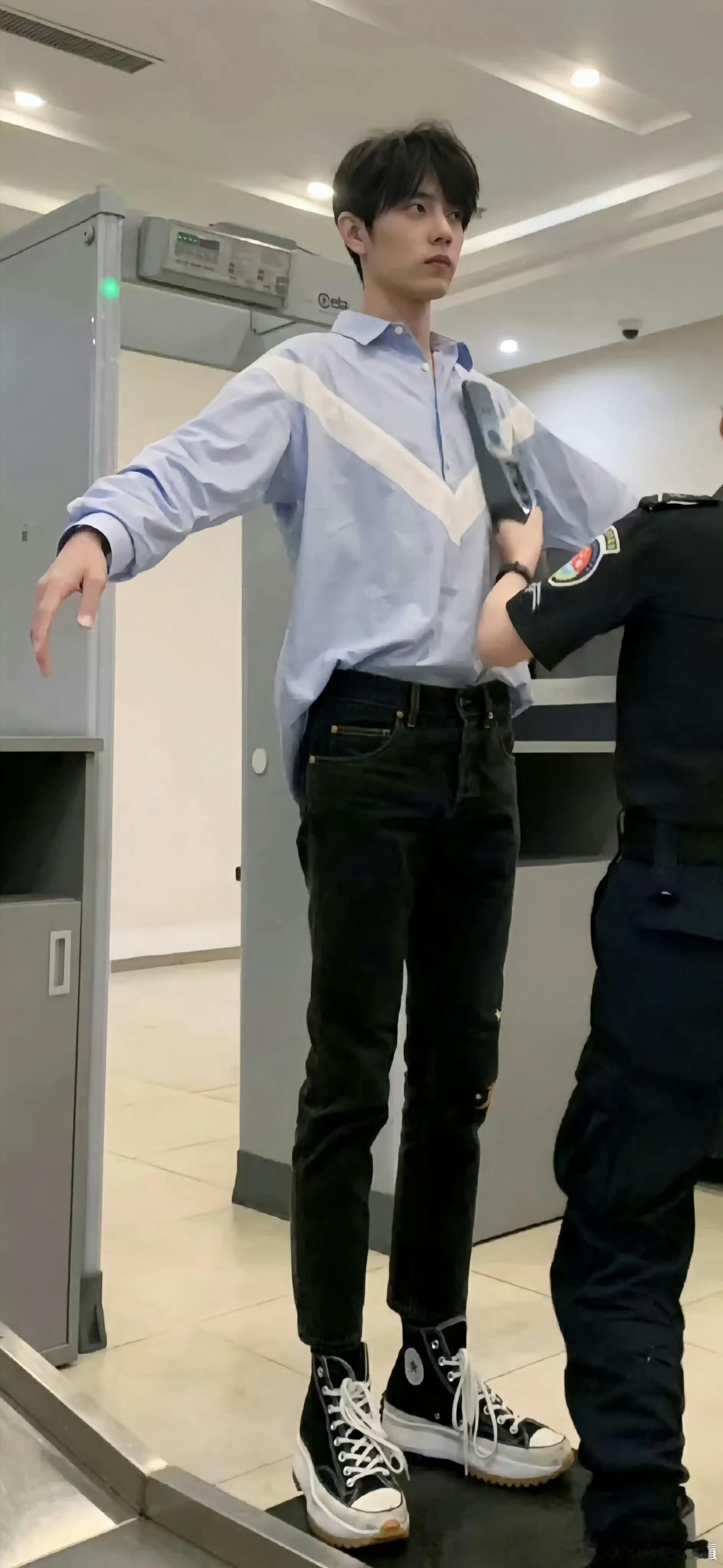 肖战自身条件就是优越第一眼绝美，第二眼沉沦 