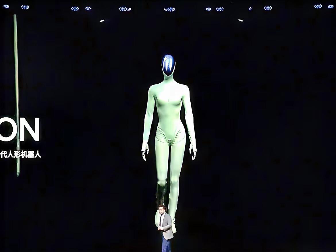 小鹏这个机器人是真的厉害
应该是目前类似机器人做的最好的
就看这稳定的步伐你敢想