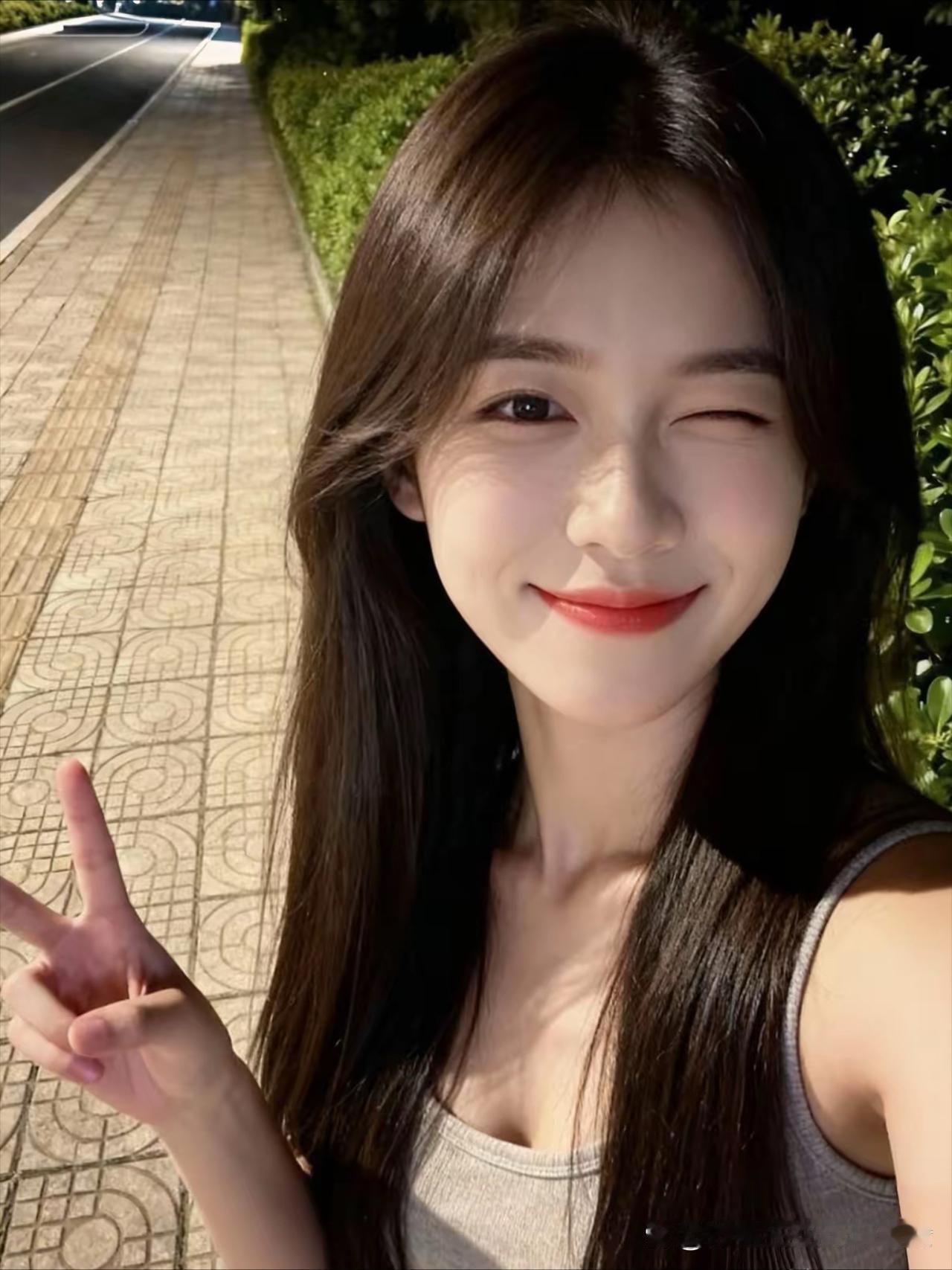 30岁女性宣称单身一辈子仍未觅得良缘。2025年数据显示30岁以上未婚女性超42