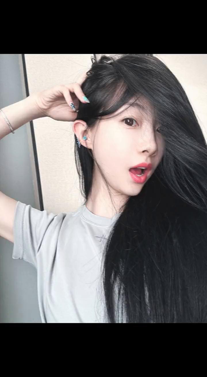 胡林鹏，一九九五年十二月二十九日出生于河北石家庄，毕业于北京体育大学，中国田径运