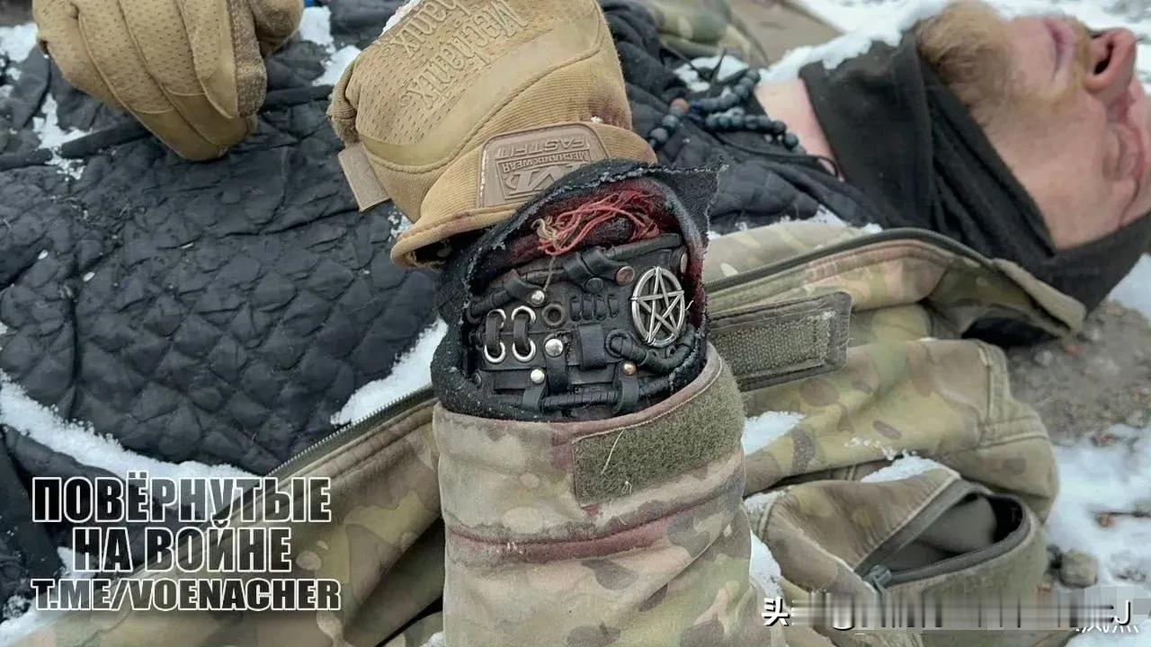 阿瓦迪夫卡，被俄军中部军区第35独立摩步旅击毙的乌军第3“亚速”突击旅成员。
这
