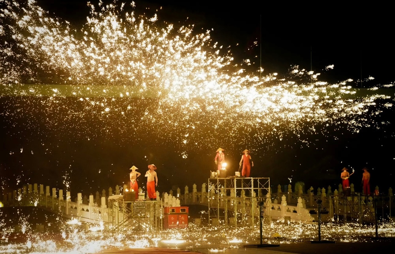 我的妈耶，檀健次《何不同舟渡》开机仪式好震撼，横店工作人员说这是有史以来最大阵仗