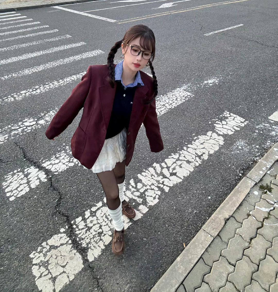 #虞书欣美式学姐#虞书欣最新街景随拍!漂亮的卫枝学姐!#虞书欣街景随拍# ​ ​