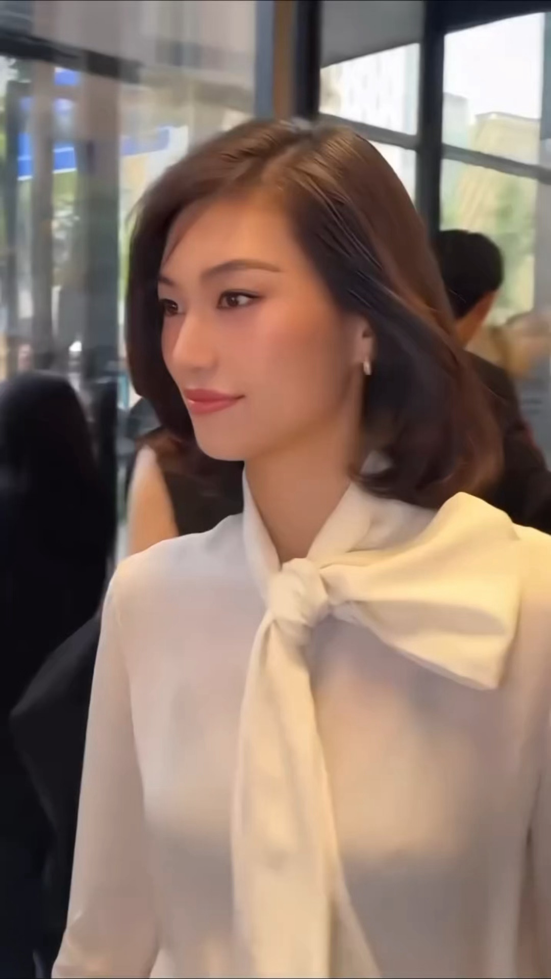 金度延这个造型好知性美 ​​​