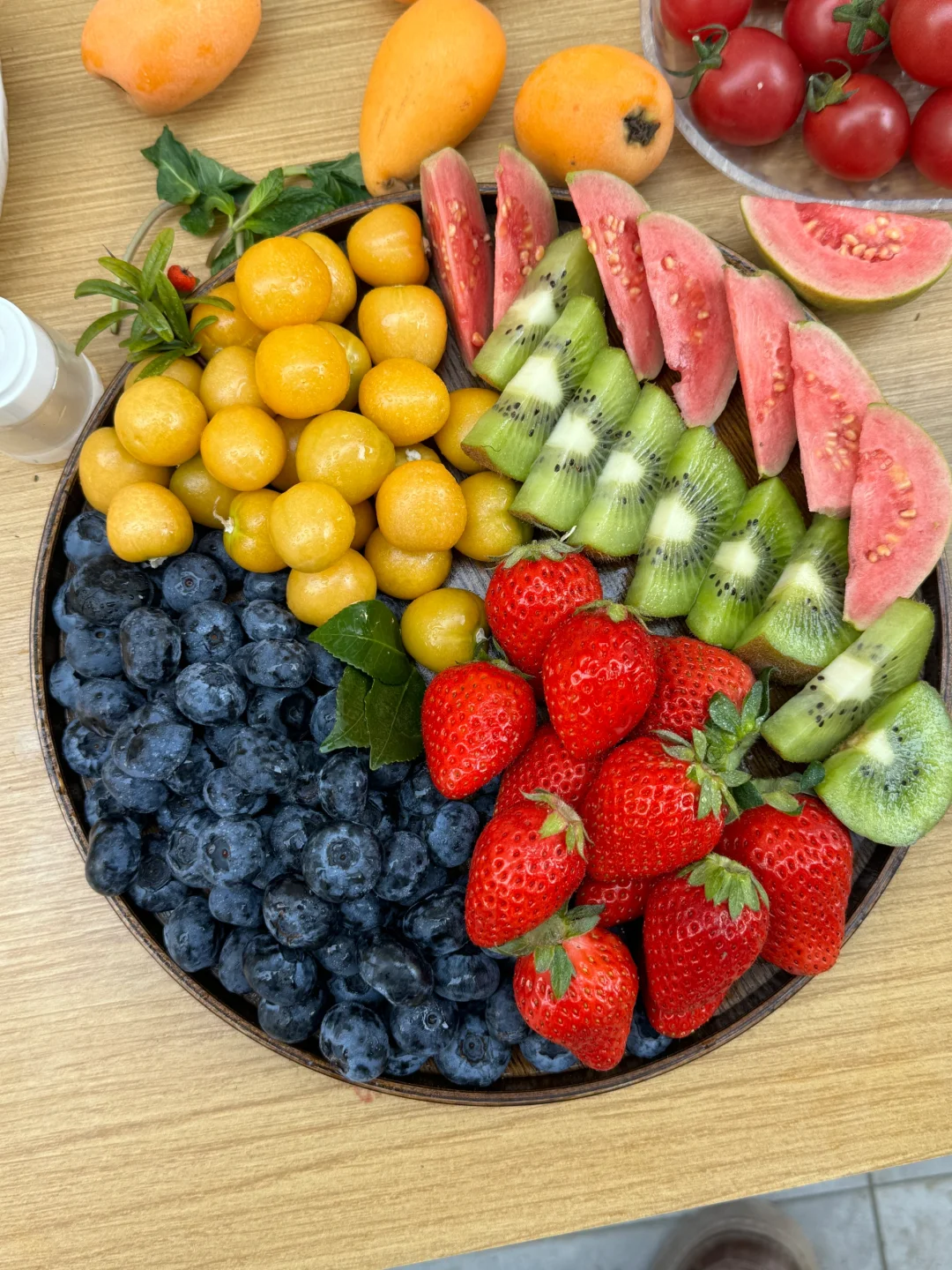 这里面的水果你吃过几种？黄色小果果认识吗？