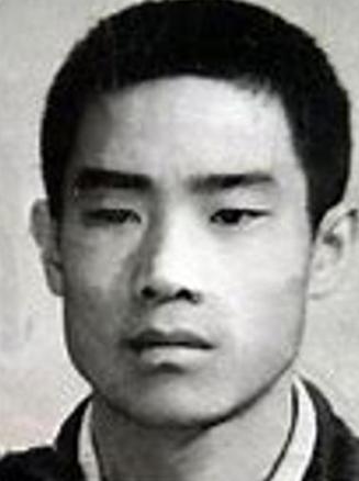 1983年，朱老总的孙子朱国华，根正苗红的红三代，没涉命案，却在天津被枪决，他到
