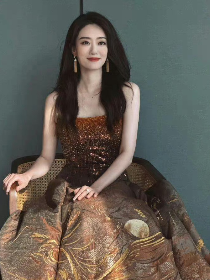 张小斐太有姐感了[好喜欢]团队很知道大家喜欢什么风格呢[doge] ​​​