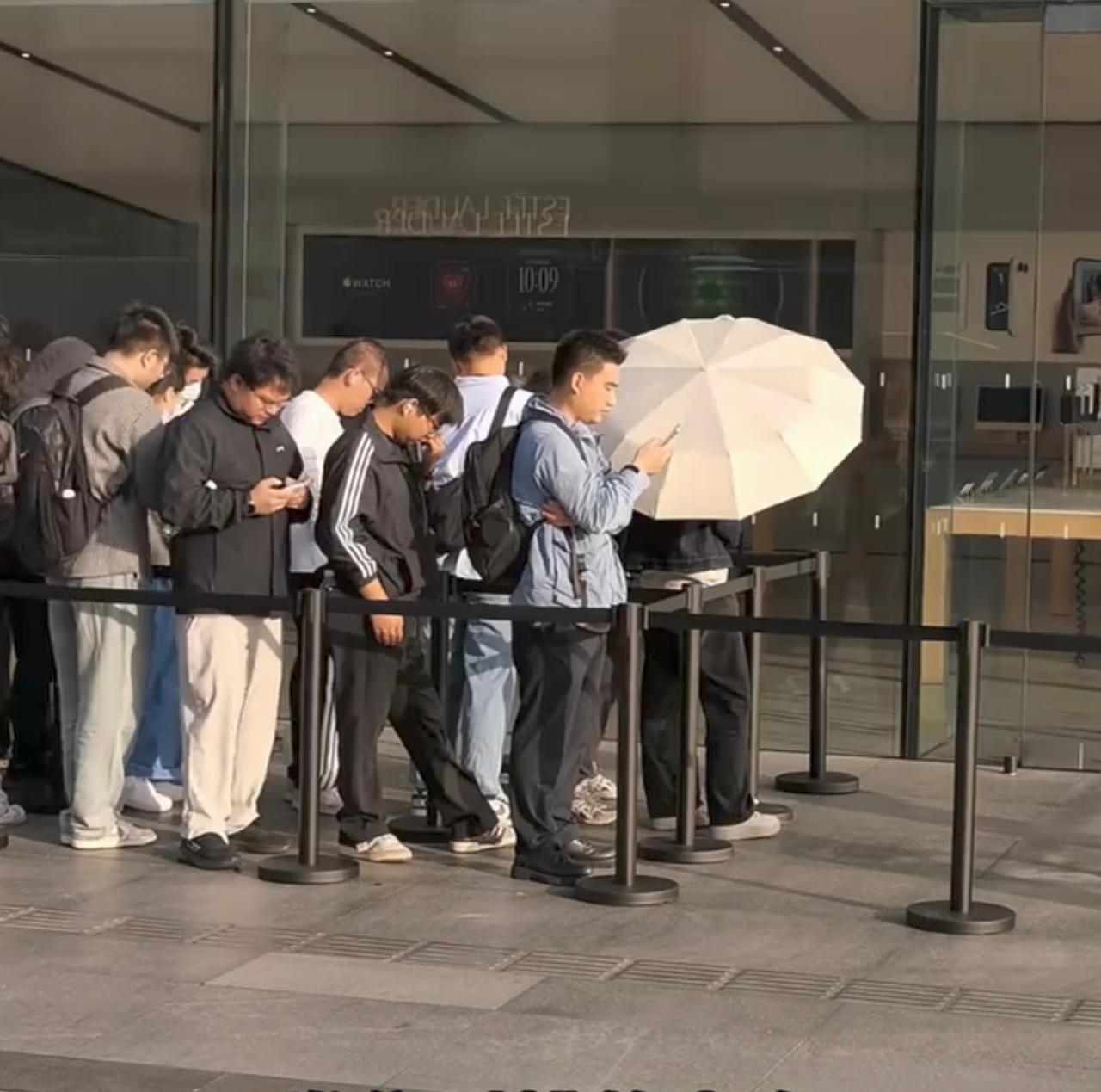 iPhone DUO售价可是256GB版本15999元起啊，512GB版本179