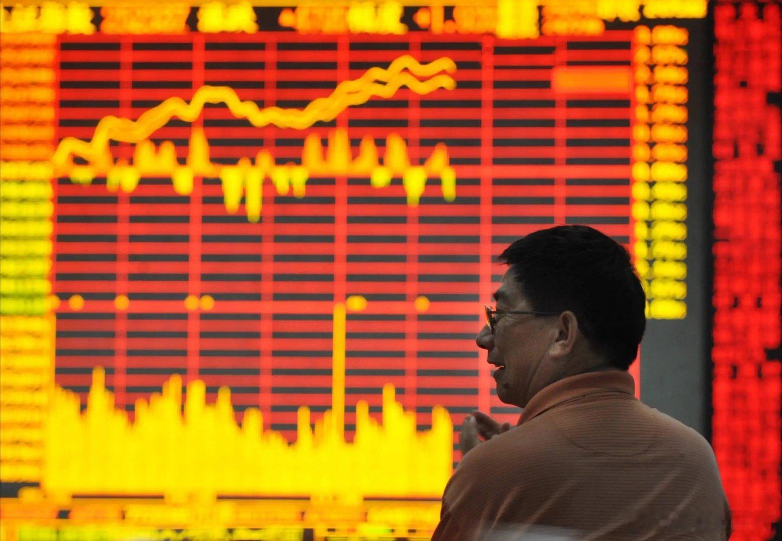 大盘从2400多点涨到了4000点，90%的散户居然还在亏。国家在给大家发钱，你