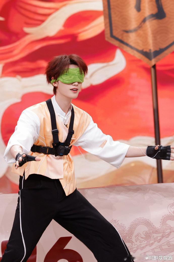 丁程鑫我真不是诡秘 小丁自证清白拼尽全力！嘴皮子快说破还不停辩解，这急乎乎的模样