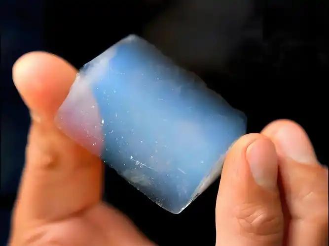 比空气重不了多少的固体，为什么烈火的热量都透不过？

你见过能被蒲公英绒毛托住的