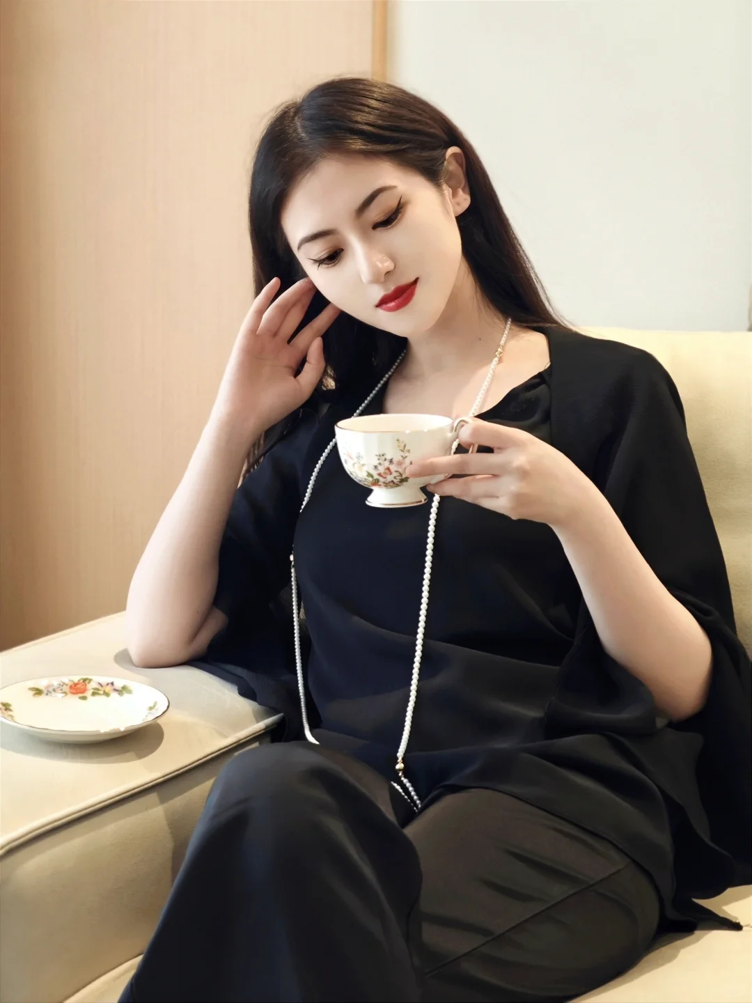 充满女人味的All black优雅浪漫