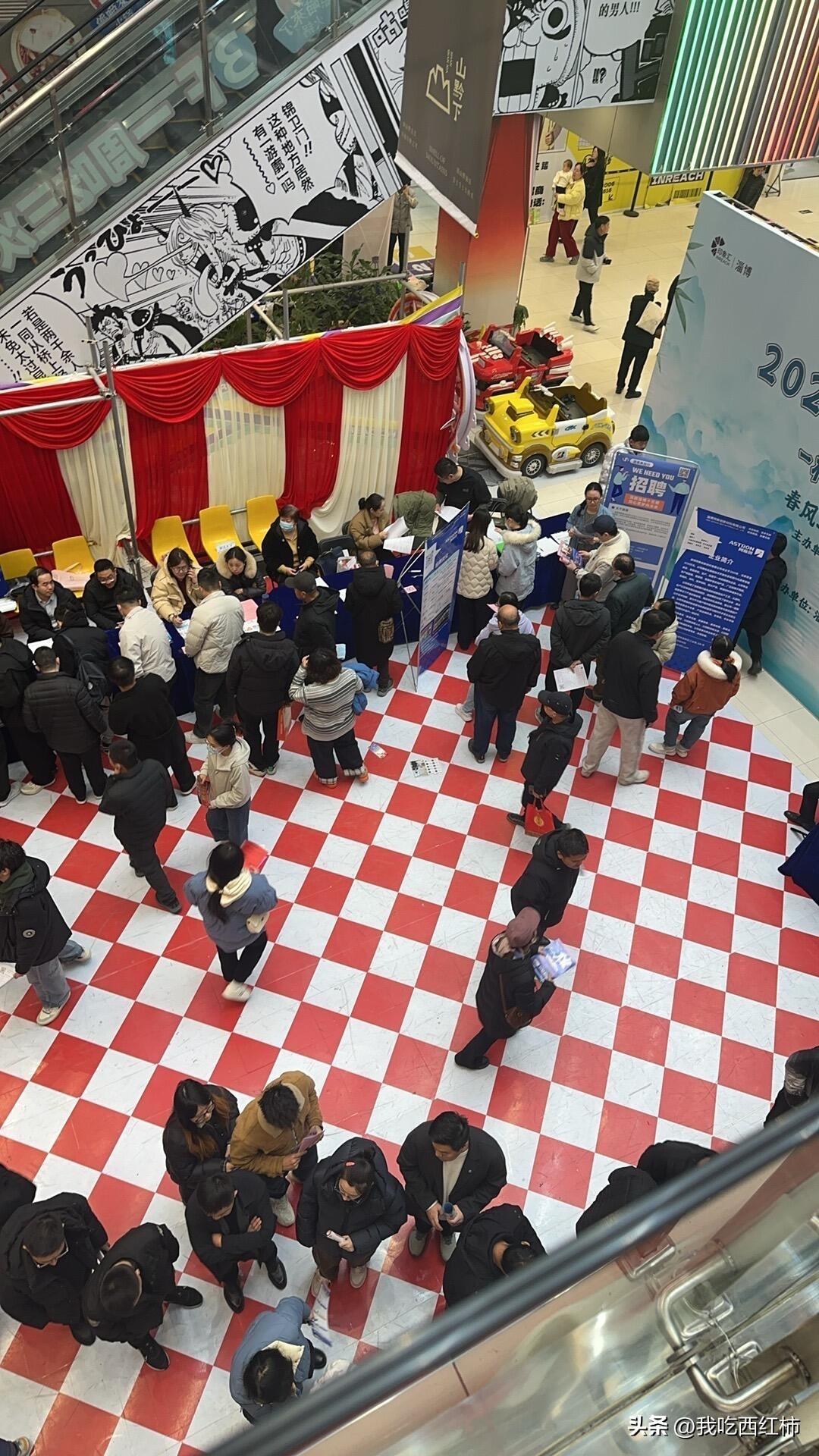 失业第十个月，去招聘会，认清了一个现实
	
40岁站在展位前，招聘方第一句话永远