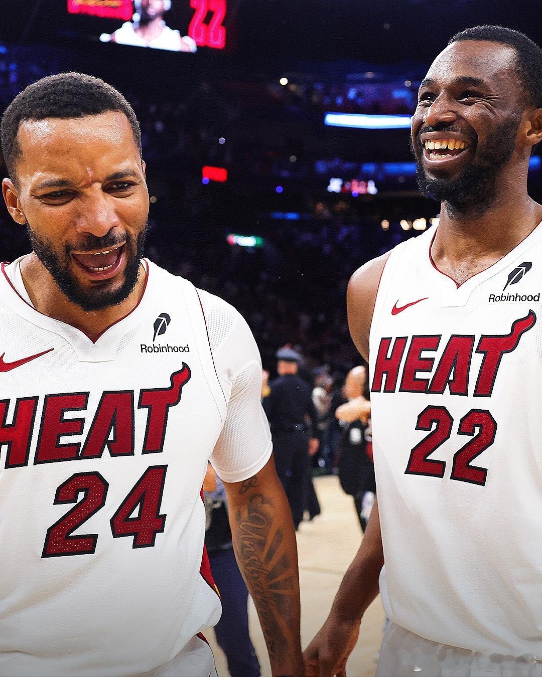 [doge]鲍威尔表示：“我就知道这传球肯定没问题，兄弟。维金斯的弹跳力太顶了。