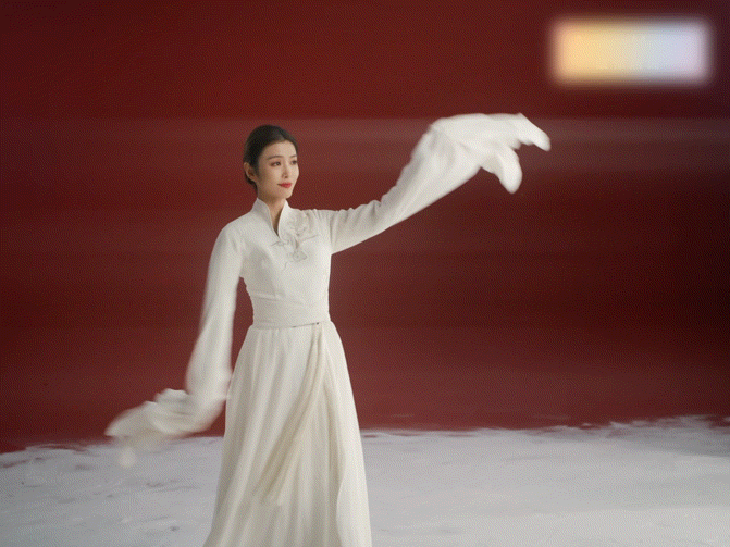 李云霄水袖甩出了宿命感 李云霄水袖甩出了宿命感，国风美学在此刻具象化了 ，好灵动