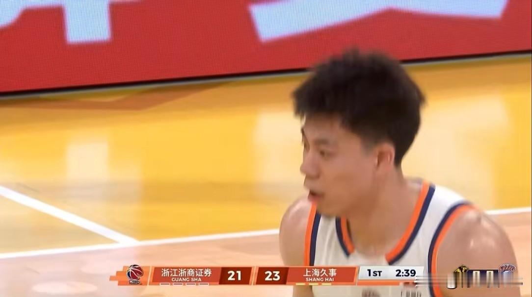 还有山西球迷是不是也不理解为什么山西队不签约外援古德温那，那怕多出点钱也不至于早