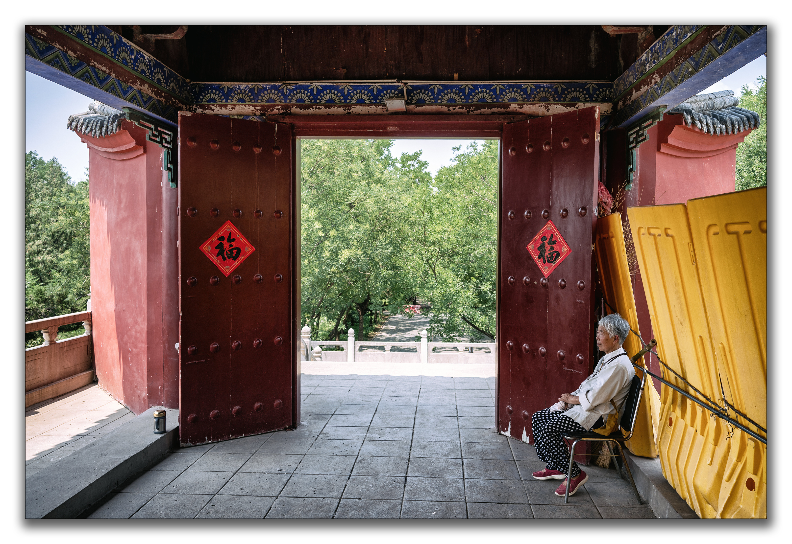上午速游了一下洛阳白马寺。好多朋友以为摄影师旅游时会特别爱拍照片，其实不是，我们