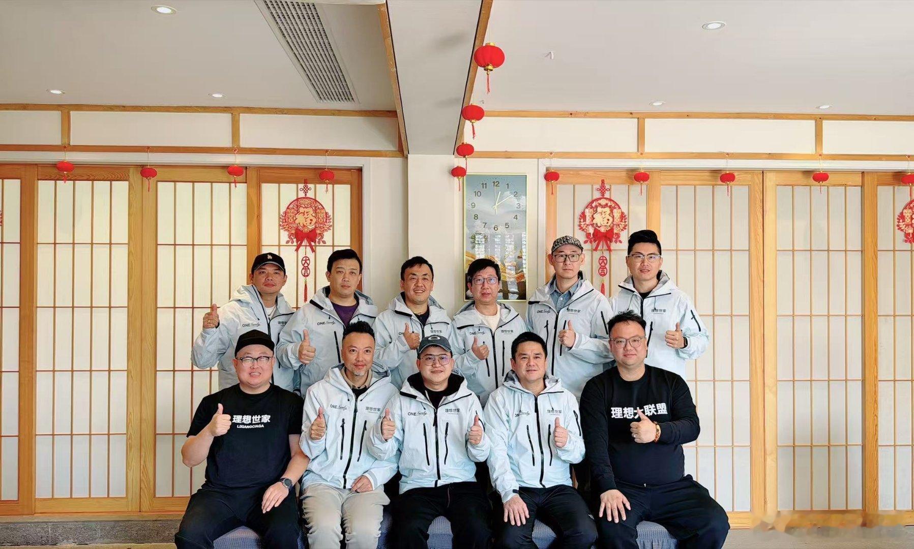 巴黎世家推出15500元北京烤鸭包这么看起来，理想世家的审美还是在线的[嘻嘻][