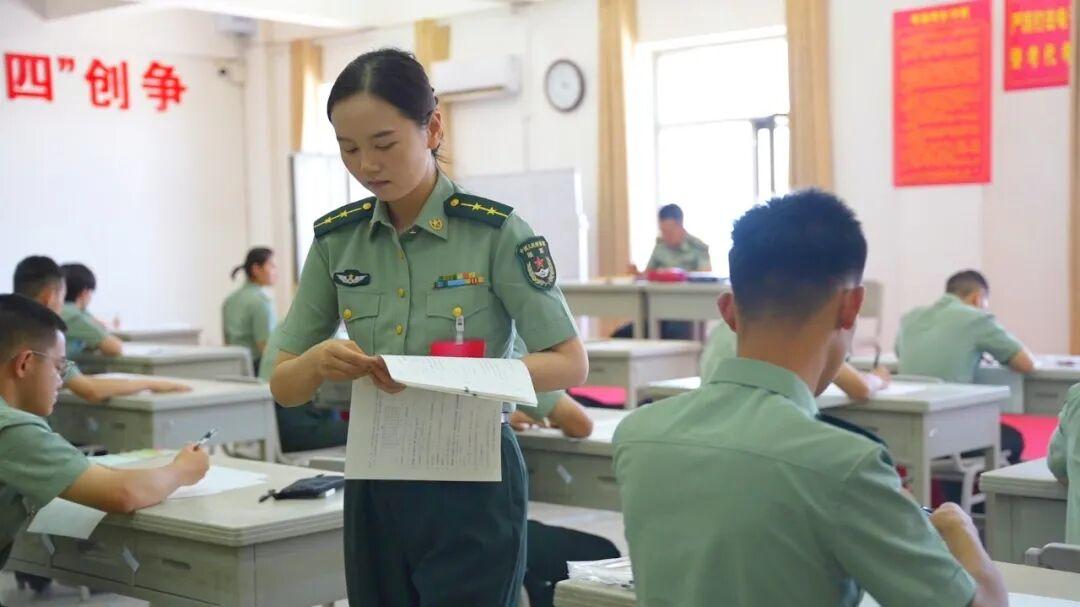 士兵考生档案审查主要涉及哪些方面？
答：士兵考生档案审查由招生业务部门会同档案管