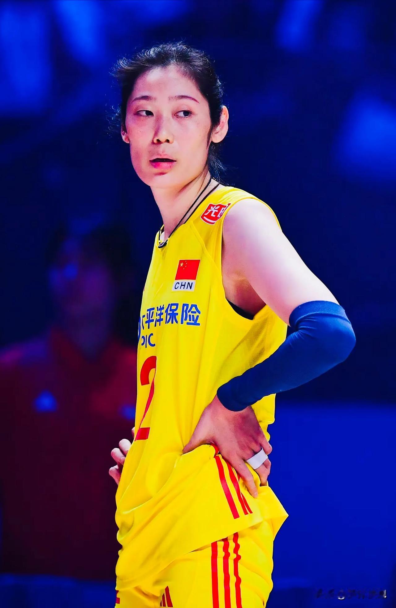 23-25，中国女排最后时刻没顶住意大利女排给的压力，先输一局！这是世界女排联赛