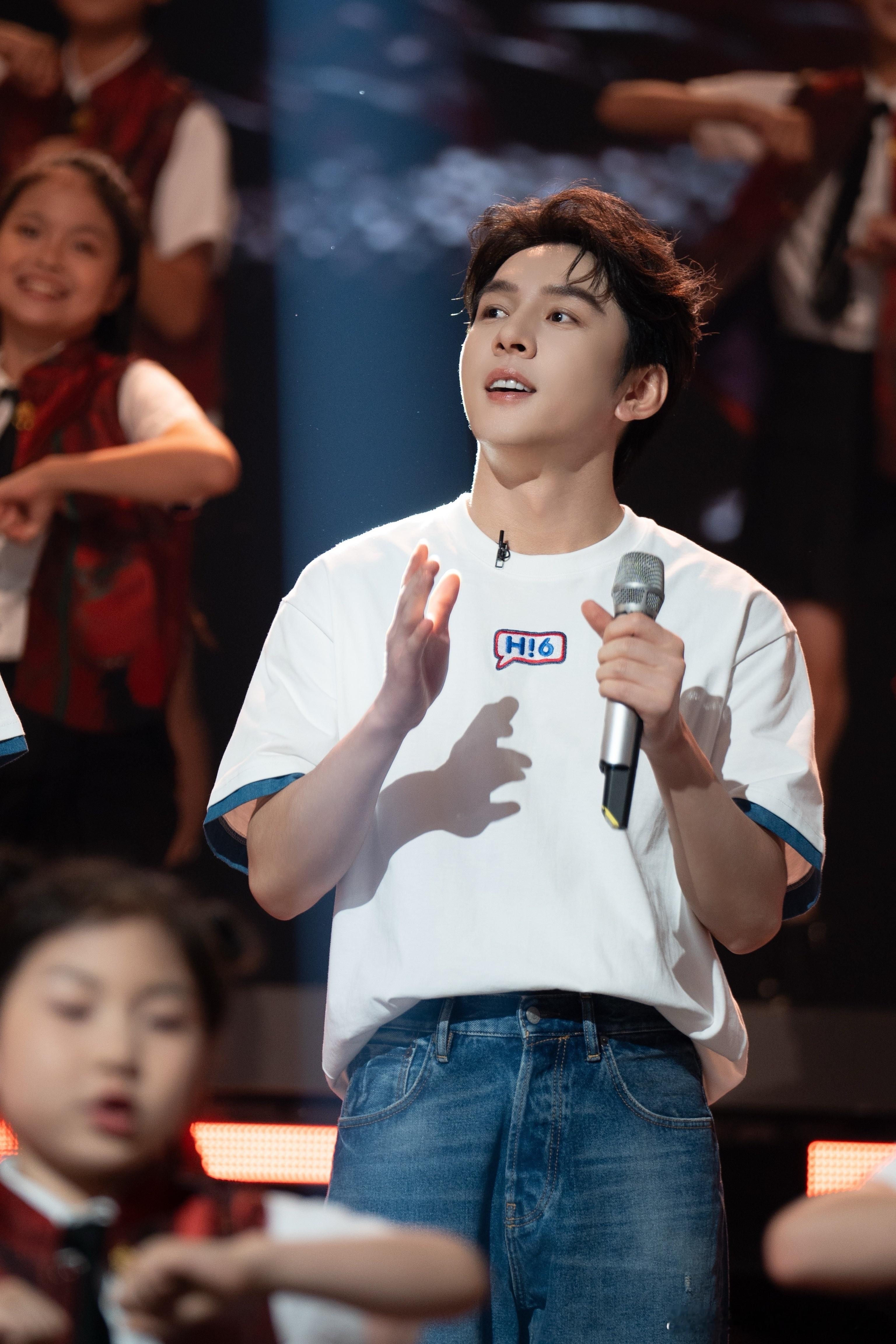 李佳琦回应胖了热点观点 李佳琦自曝胖 35 斤！142 斤自嘲曾像 “蛇精”，与