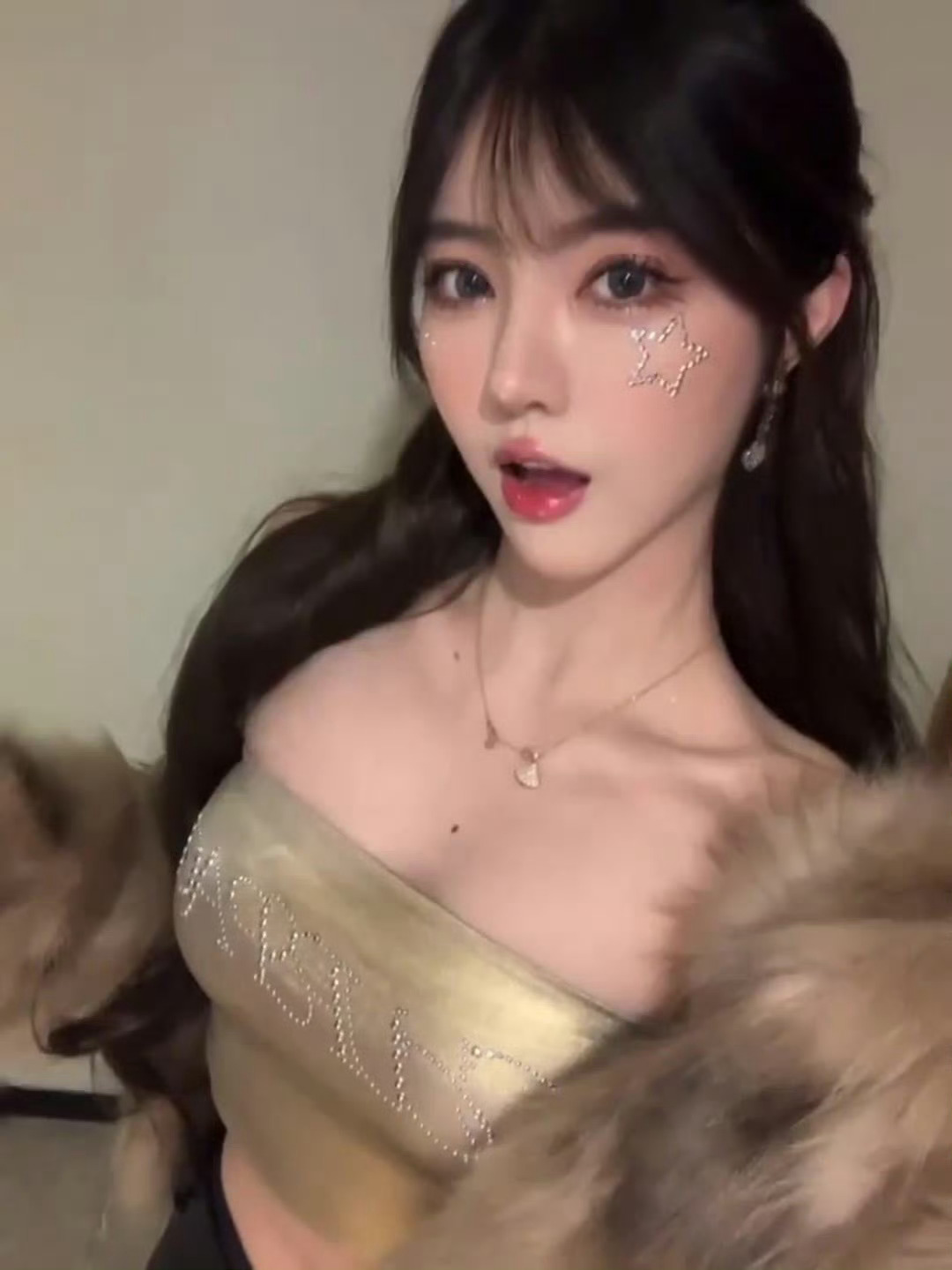你说的永远到底离我多远。 ​​​