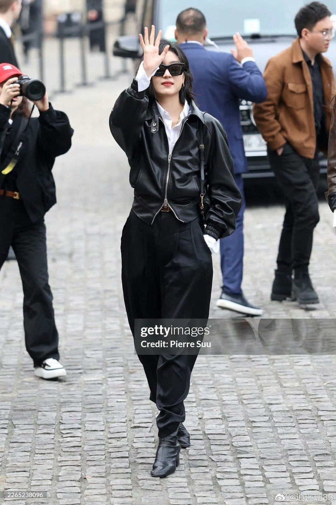 孙千生图 好能打的孙千生图！这五官这侧颜这表现力，怼脸拍也完全不在怕的！巴黎时装