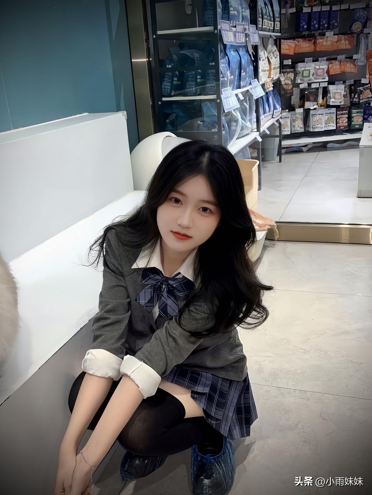 老板有洁癖？开家店竟要求顾客套上鞋套才能进店，实则是担心把外面的病菌带进店内😷