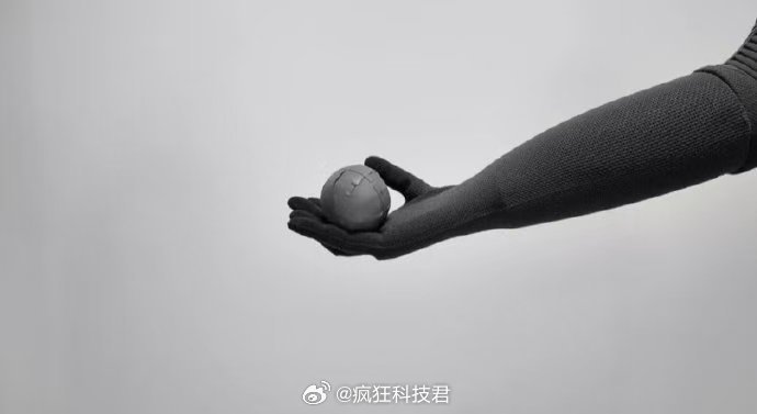 小米机器人灵巧手解决方案首次公开 说真的，小米这机器人手有点东西！全掌触觉手套+