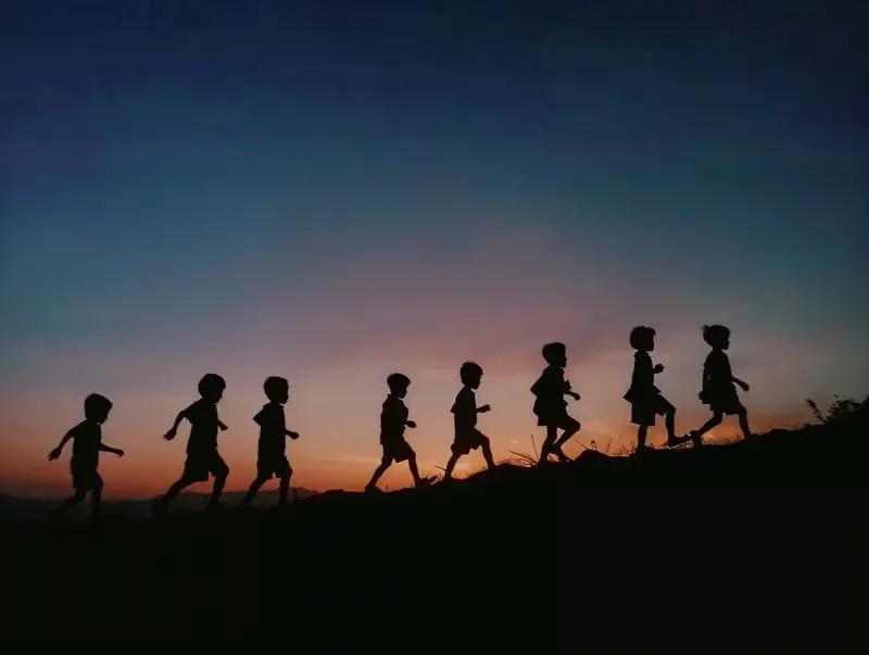 为什么农民的孩子大多选择了务农? 实际上，农民的孩子很少留在家乡务农，他们中的大