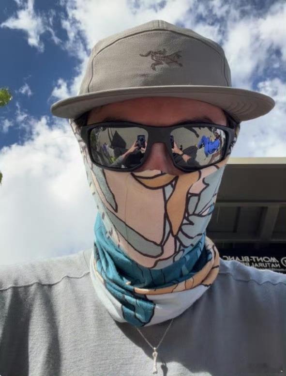 王一博ins素颜自拍ins一打开素颜几大张。完全原相机直出，还能看到户外爬山留下
