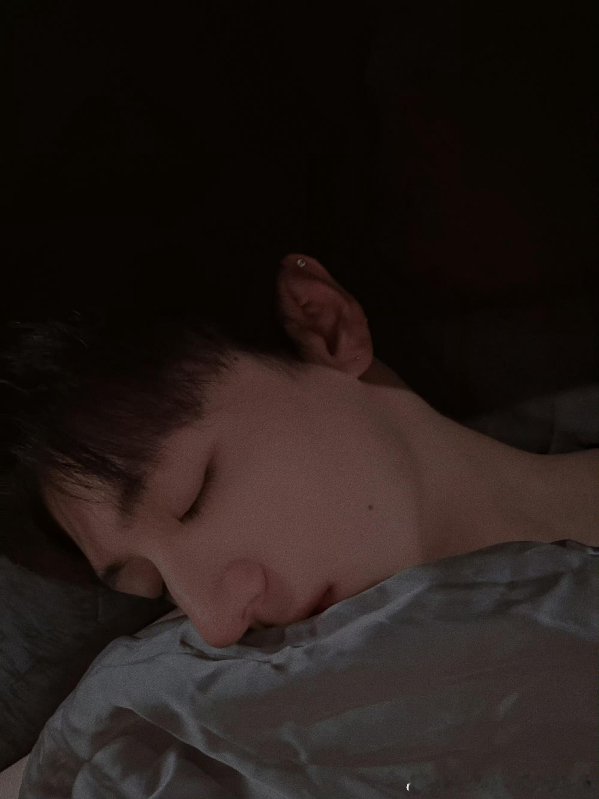 宝宝额头哪里有颗痣🥺 